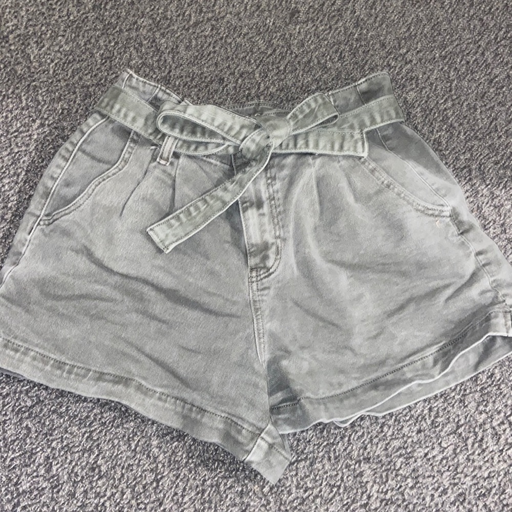 American eagle belted shorts